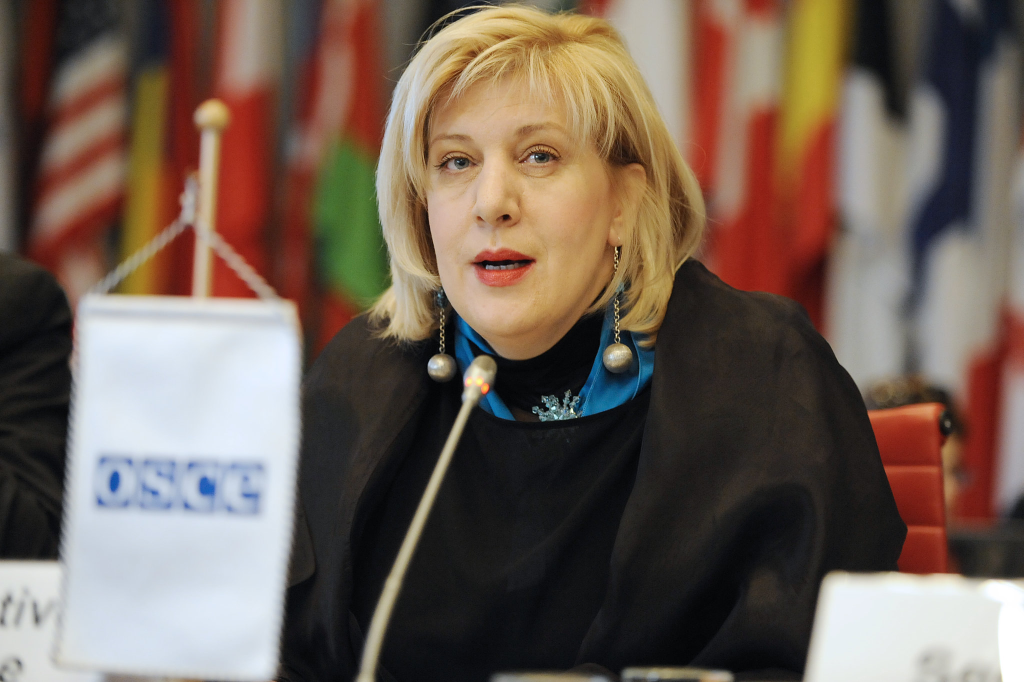 Dunja Mijatovic : la Commissaire aux droits de l’homme du Conseil de l’Europe, et experte en droit des médias et en régulation des médias.